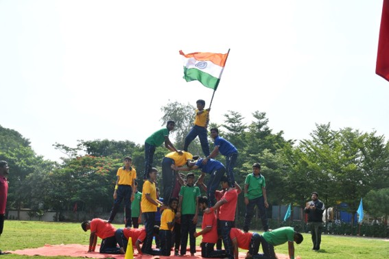 Sports pyramid flag performance